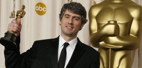 Dario Marianelli with the Academy Award for the score of "Atonement" (2007)