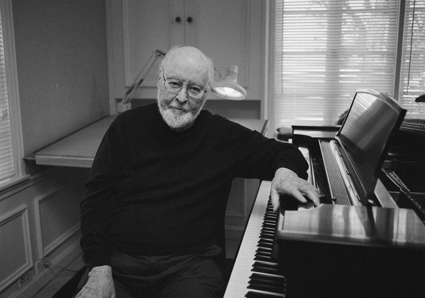 foto john williams piano oggi