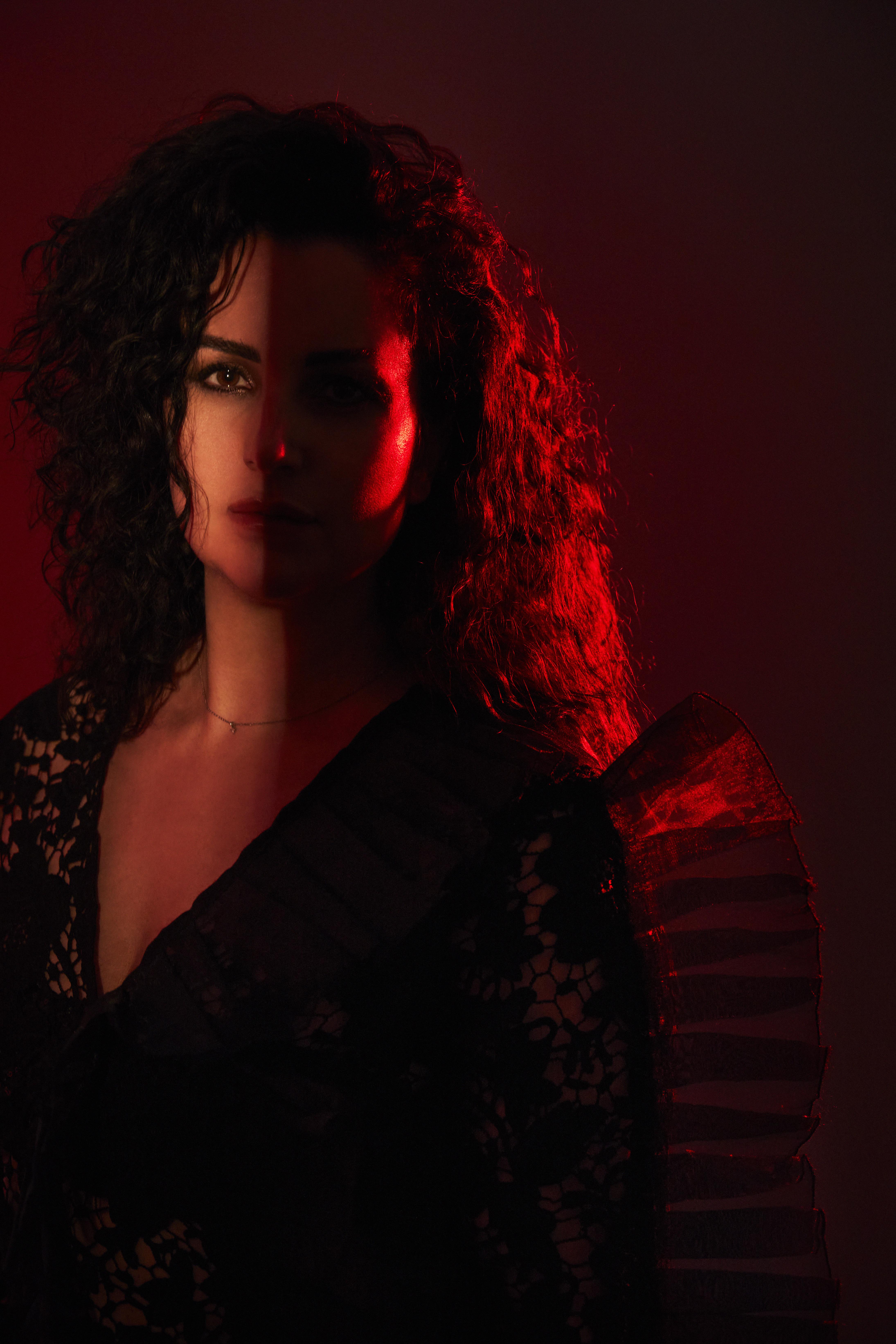 foto isabella turso dark red