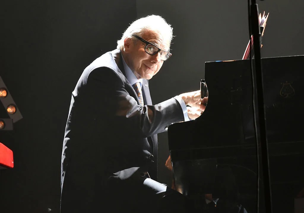 ColonneSonore.Net foto lalo schifrin anziano piano