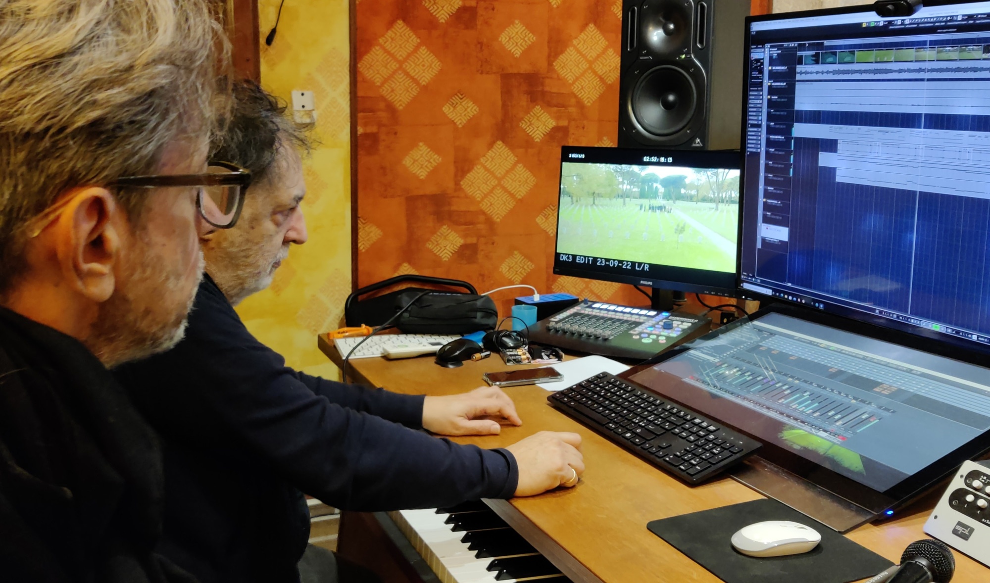 ColonneSonore.Net foto pivio aldo de scalzi in studio