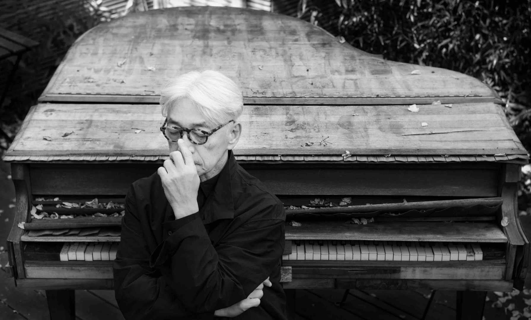foto ryuichi sakamoto piano coda