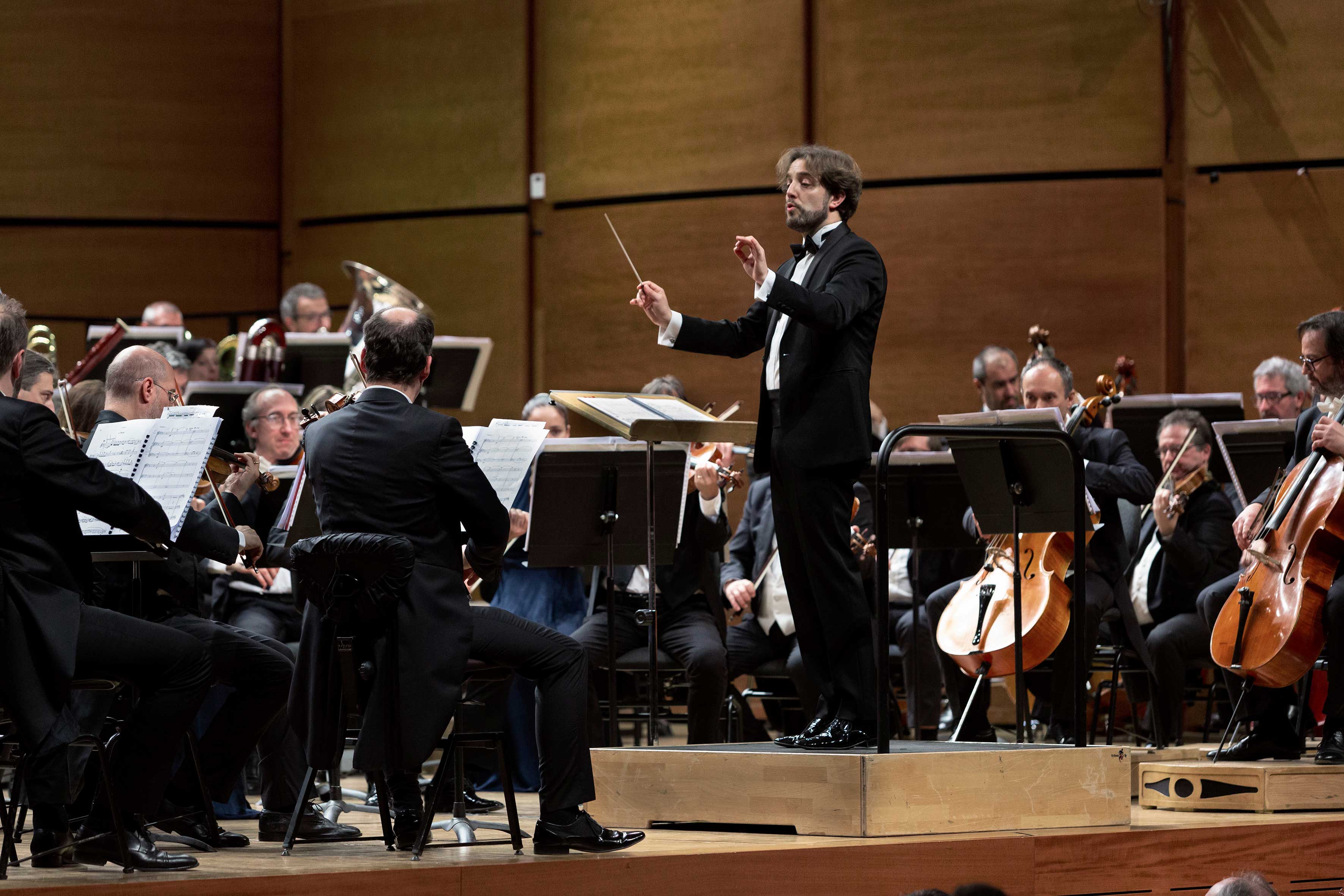 Jaume Santonja dirige l Orchestra Sinfonica di Milano foto Angelica Concari 27
