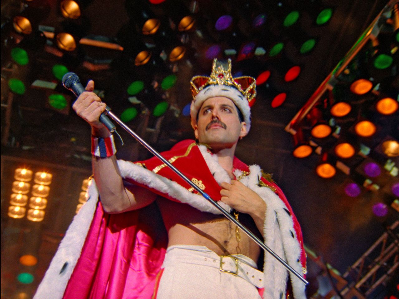Queen Budapest 3b
