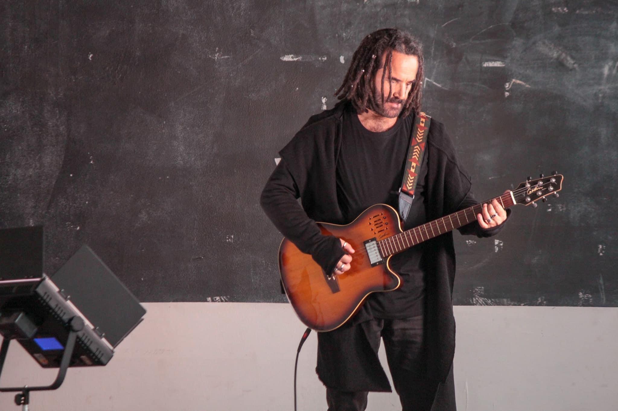 foto valerio piccolo chitarra